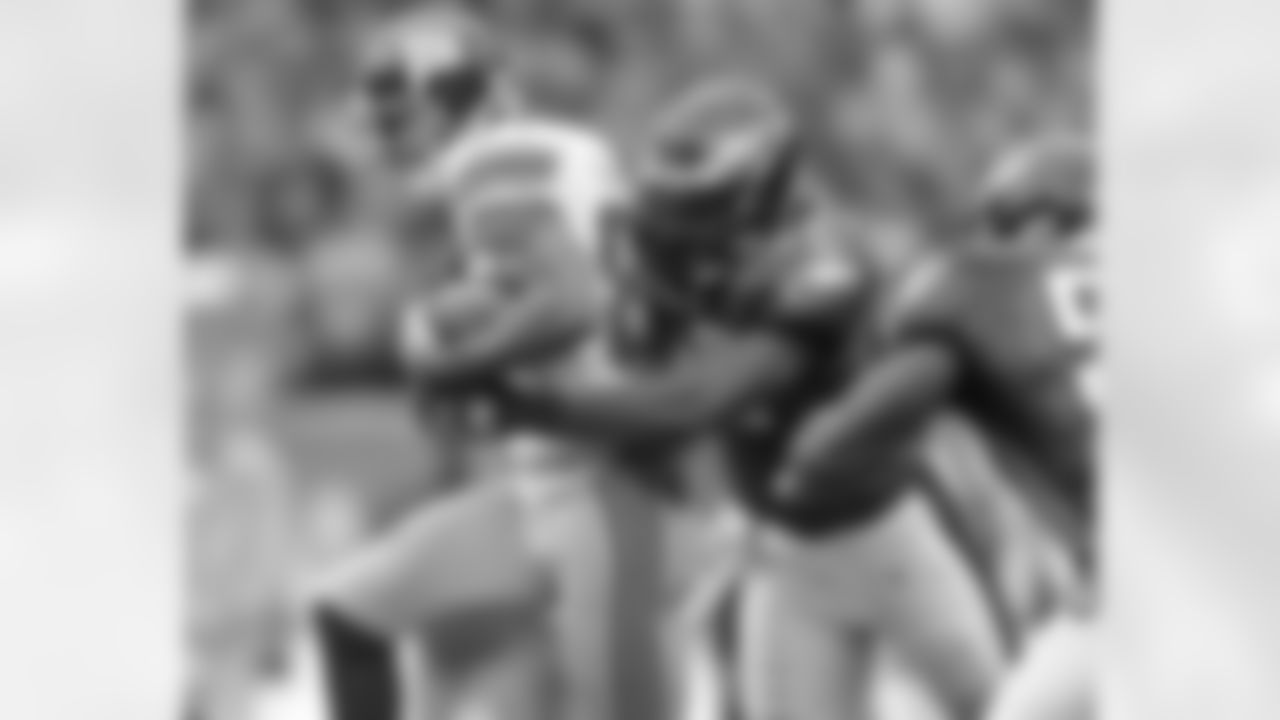LB Tracy White with a special teams tackle