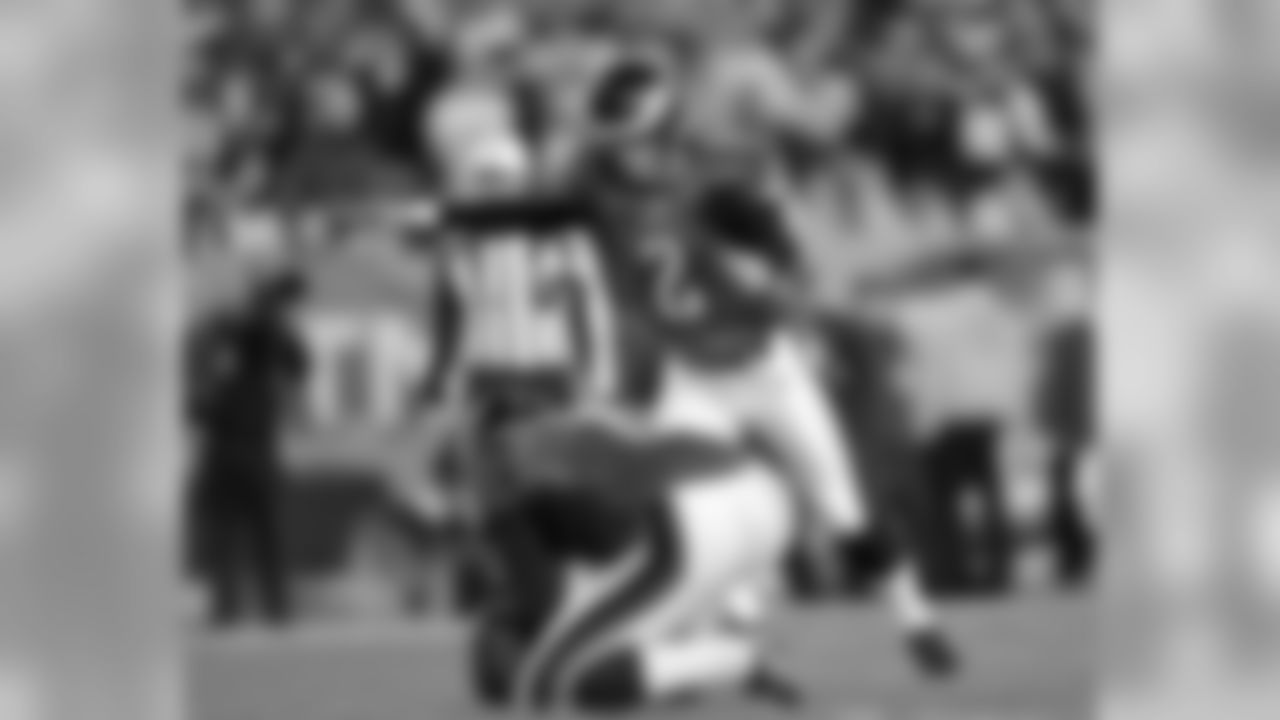 K David Akers opened the game's scoring with a 40-yard FG