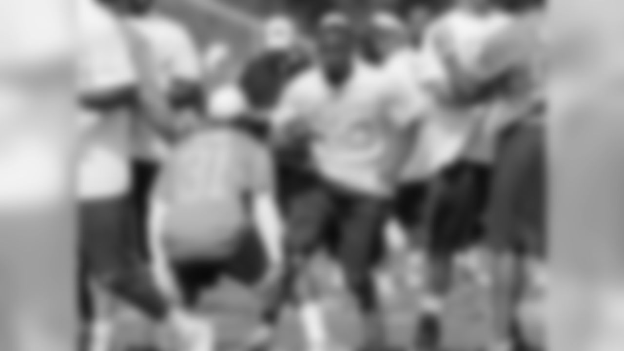 RB LeSean McCoy looks to shake Bills S Jairus Byrd in practice