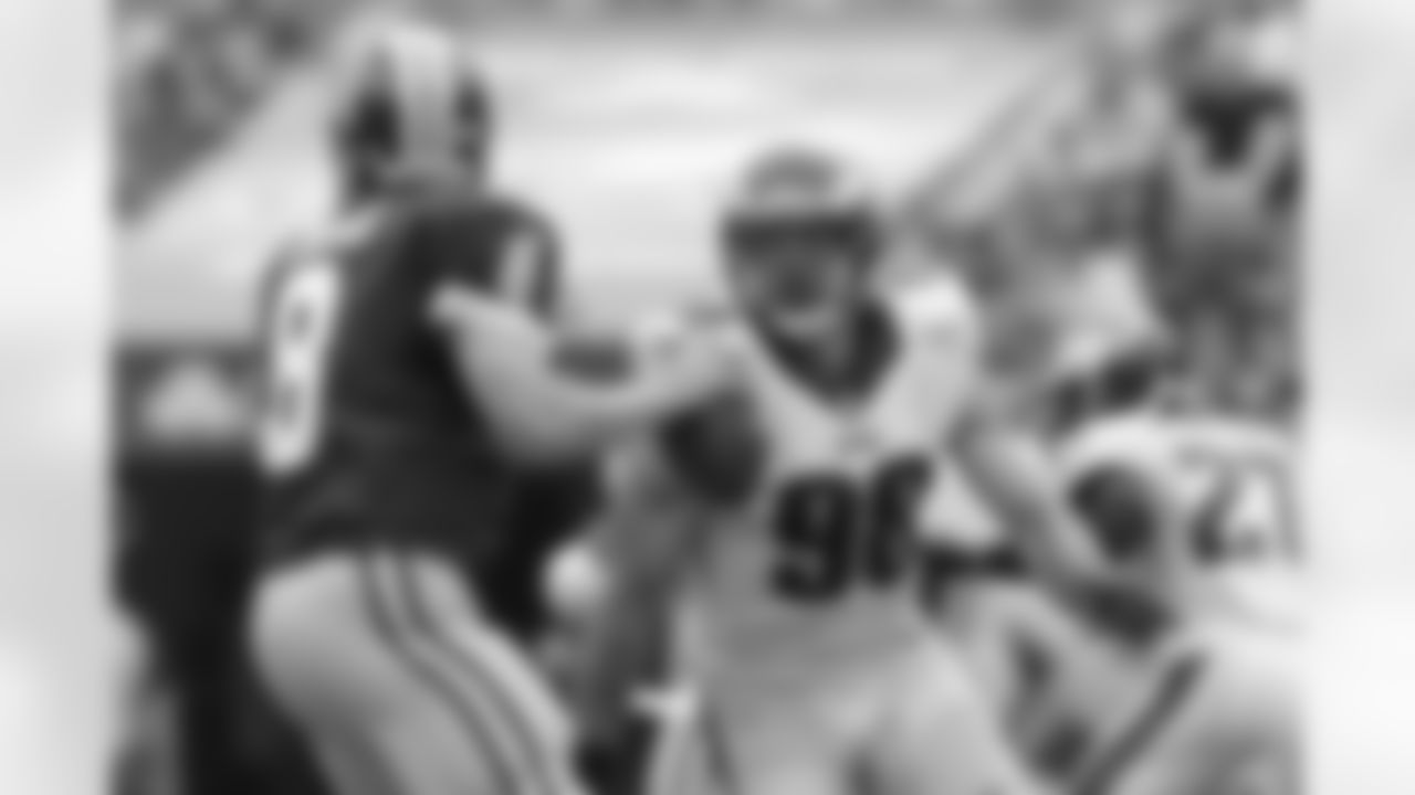 LB Connor Barwin