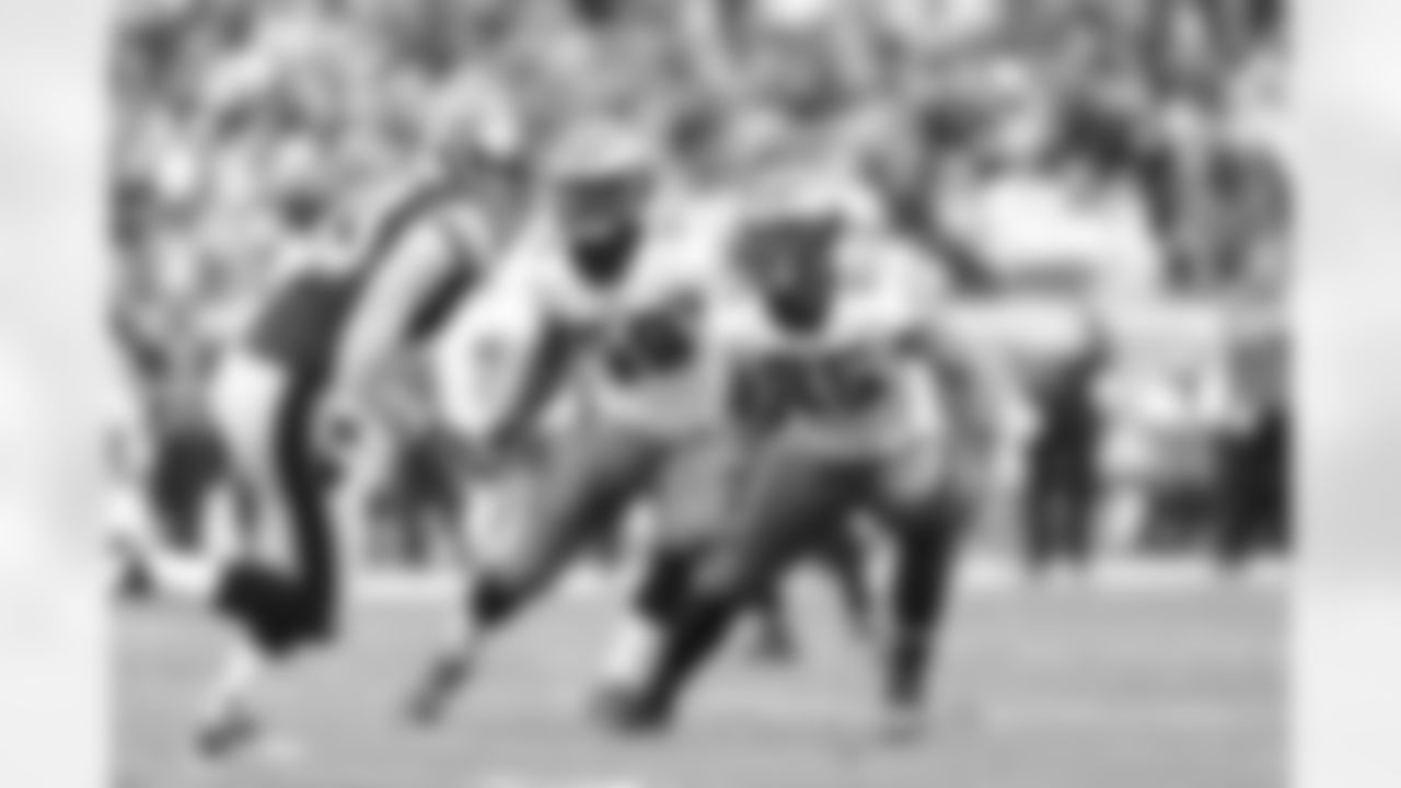 LB DeMeco Ryans and LB Mychal Kendricks