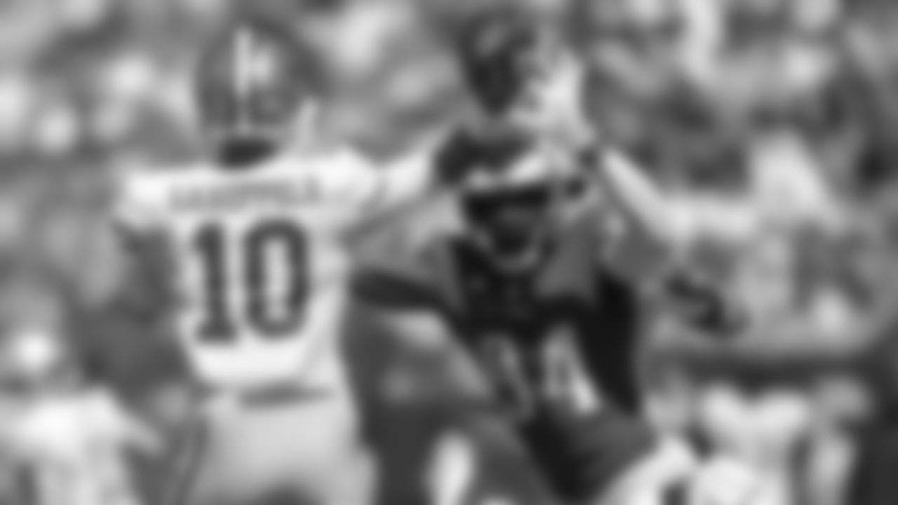 DE Josh Sweat