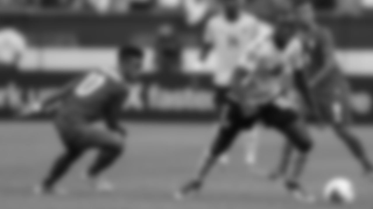 Jamaica's Je-Vaughn Watson (right) moves the ball past Panama's Edgar Barcenas