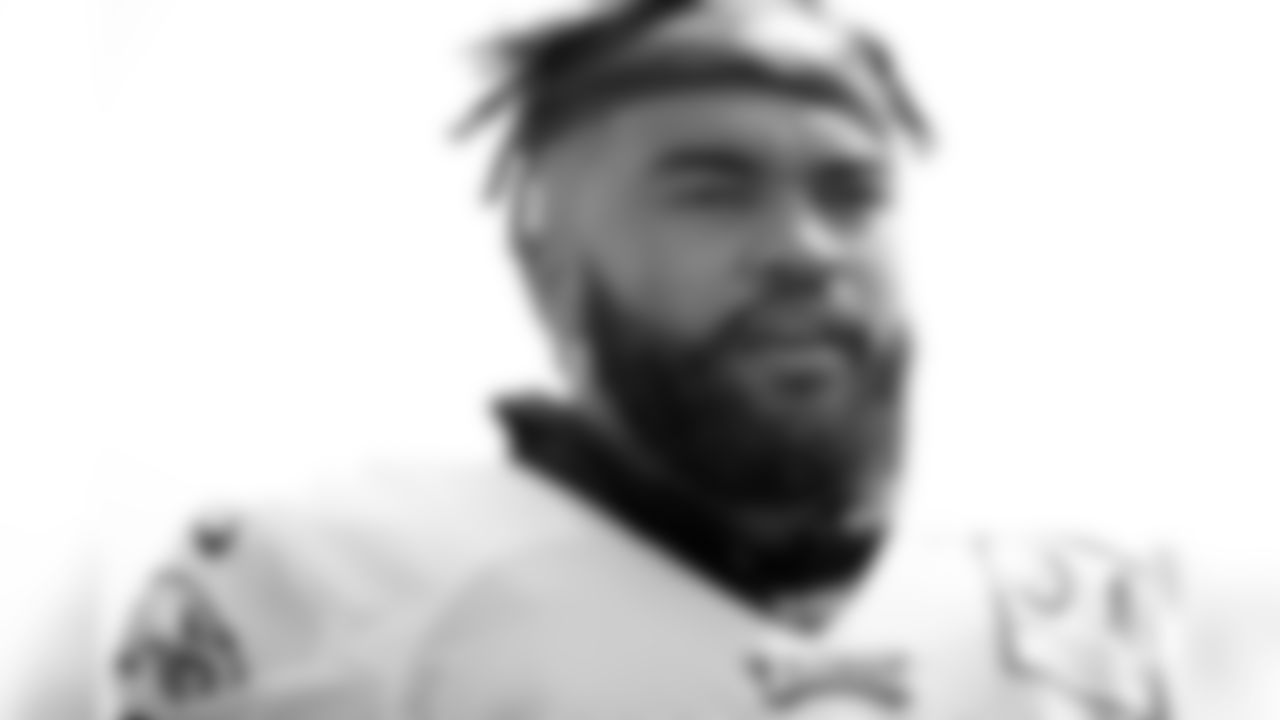 DE Derek Barnett