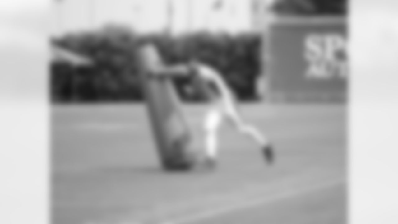 LB Connor Barwin puts in some extra work