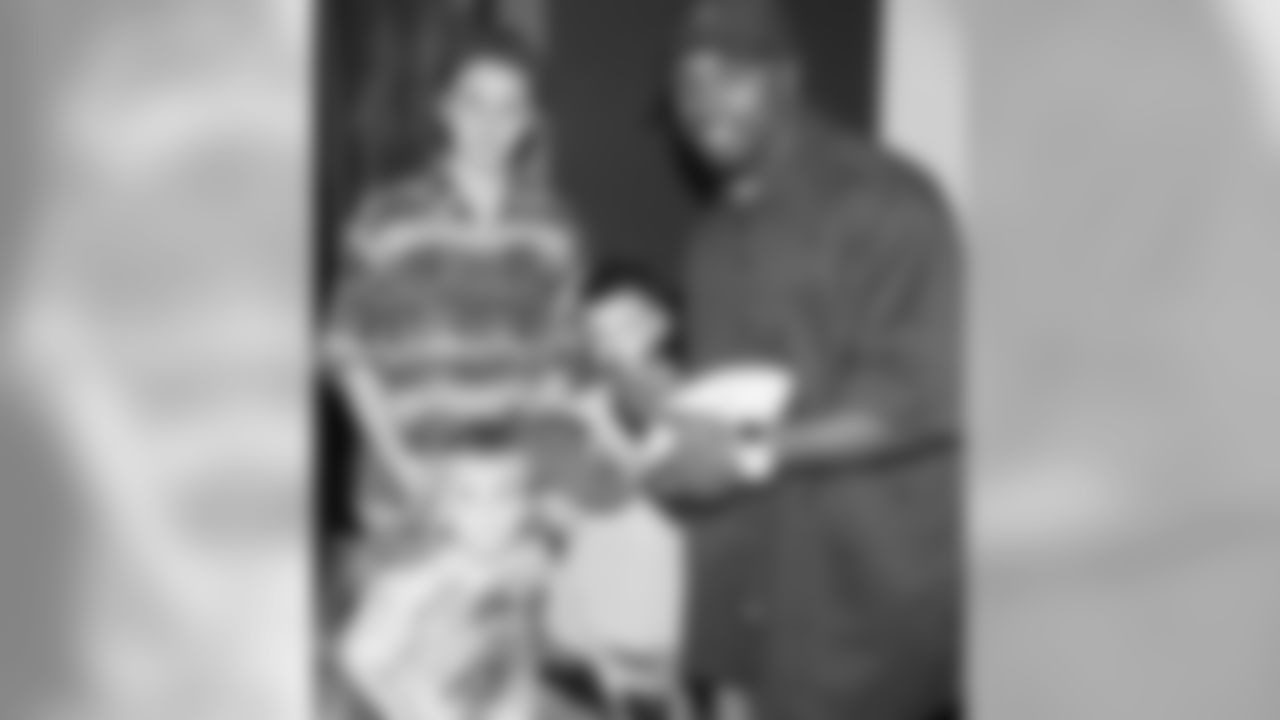 RB Brian Westbrook with a trio of young fans