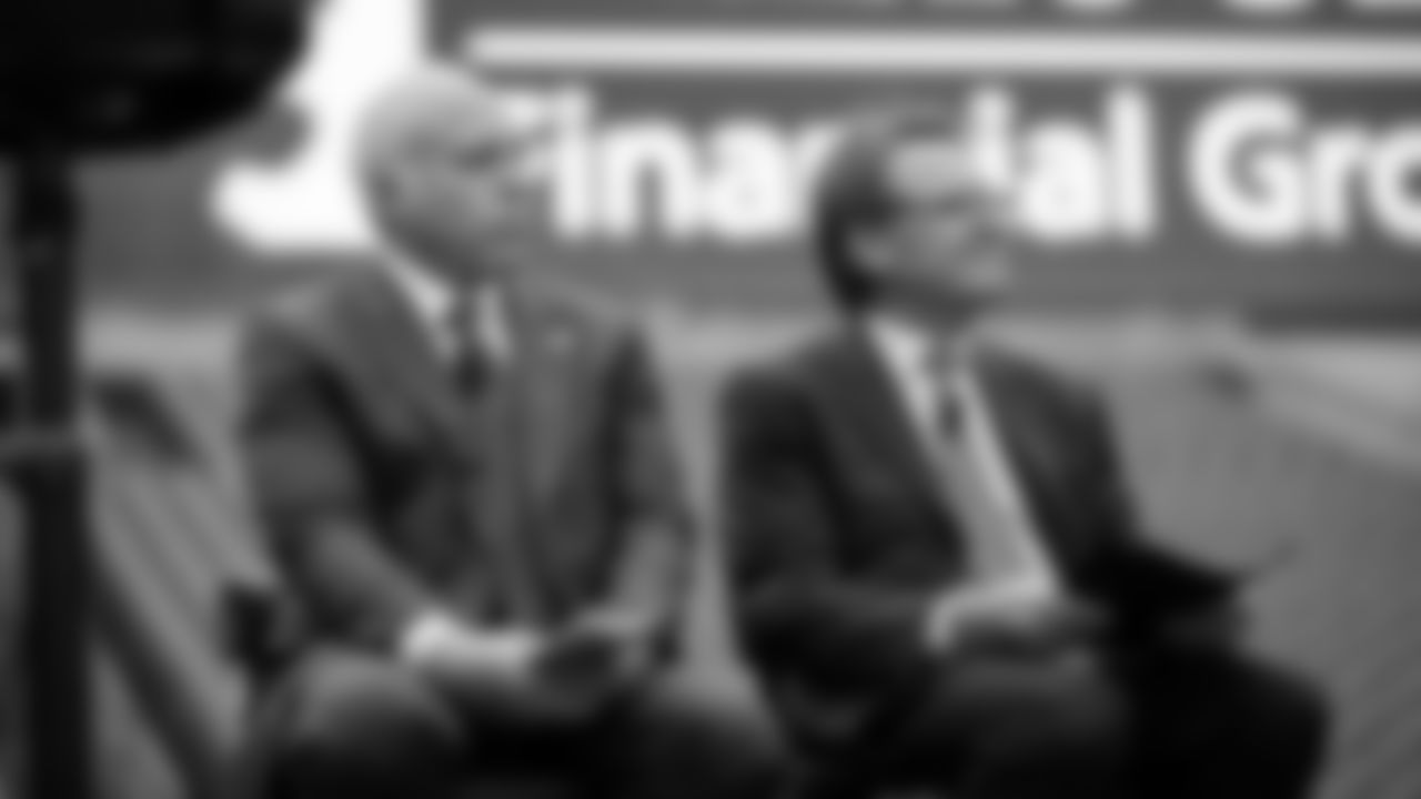 Eagles Chairman and CEO Jeffrey Lurie and Lincoln Financial Group President and CEO Dennis Glass