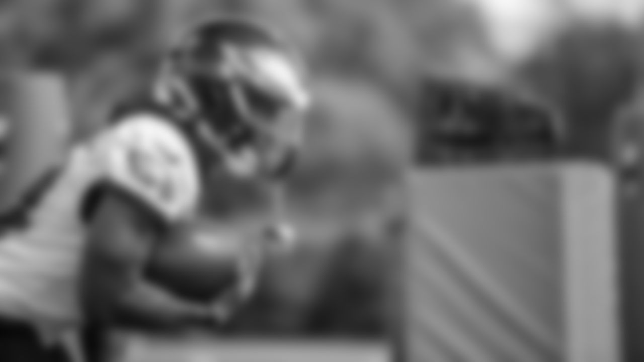 RB Kenneth Gainwell.