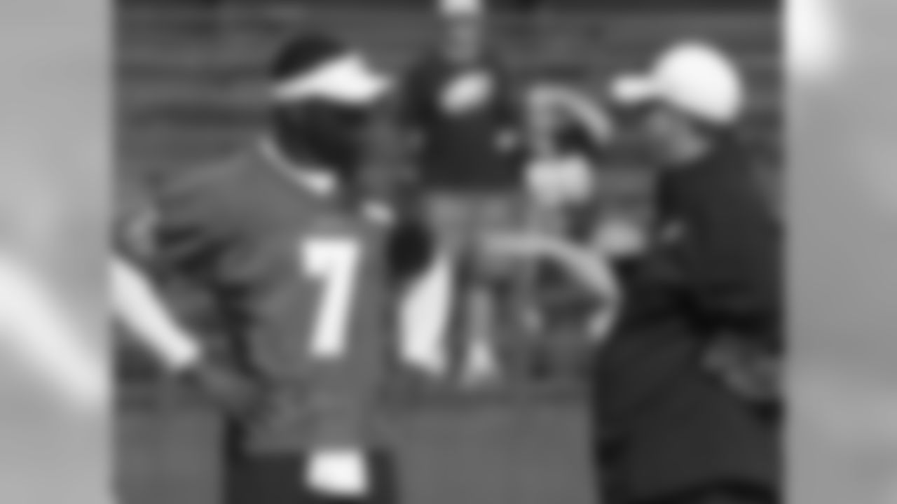 Offensive coordinator Marty Mornhinweg with QB Michael Vick