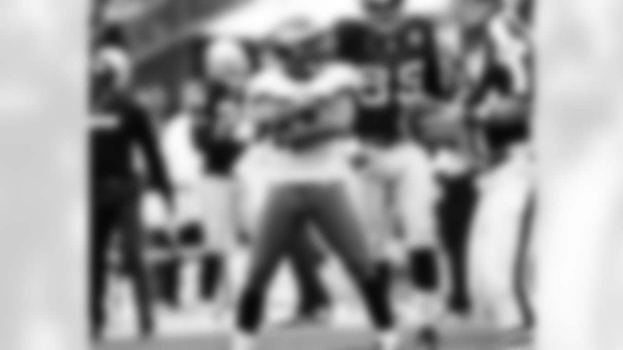 Ball-hawking CB Asante Samuel with INT vs. Raiders