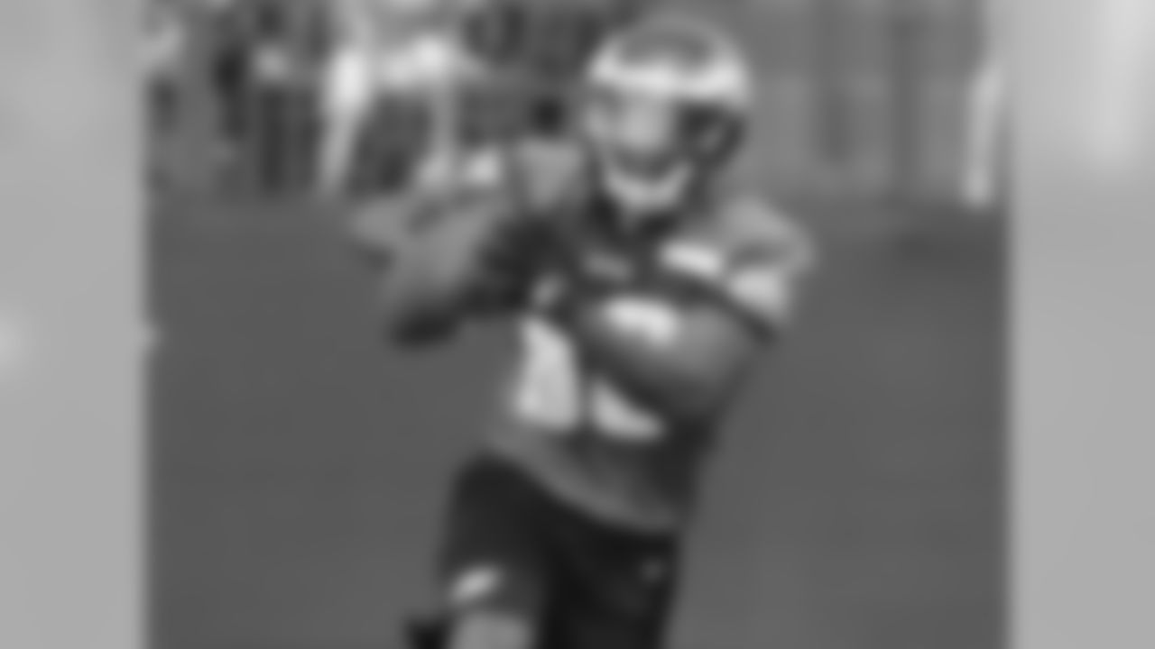 WR Elvis Akpla