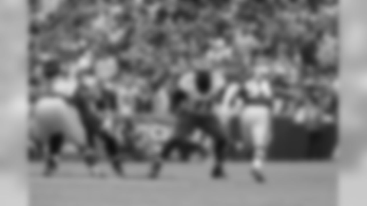 T Jason Peters protects along the outside