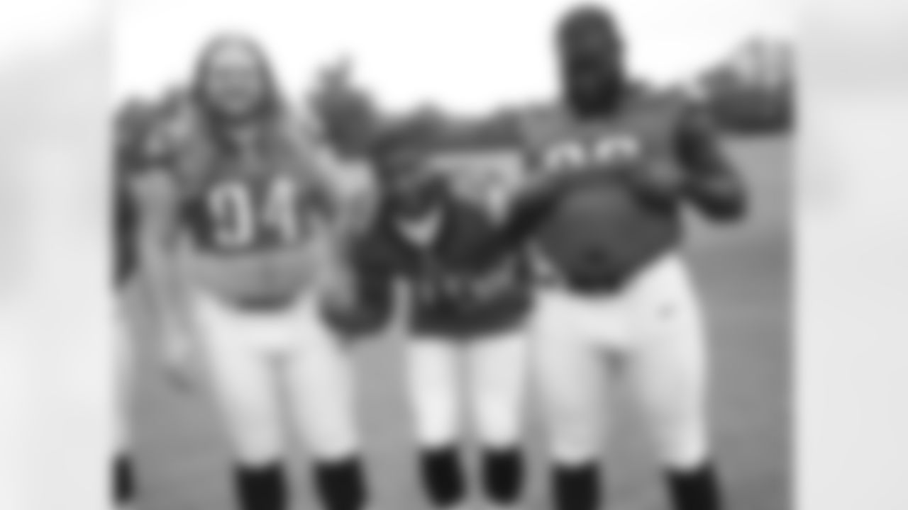 Beau Allen and Bennie Logan showing off what they've got