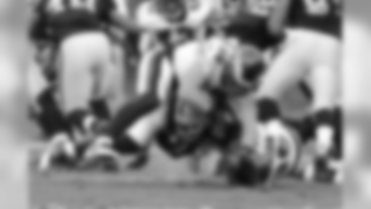 Eagles' LB Casey Matthews makes a tackle on special teams.