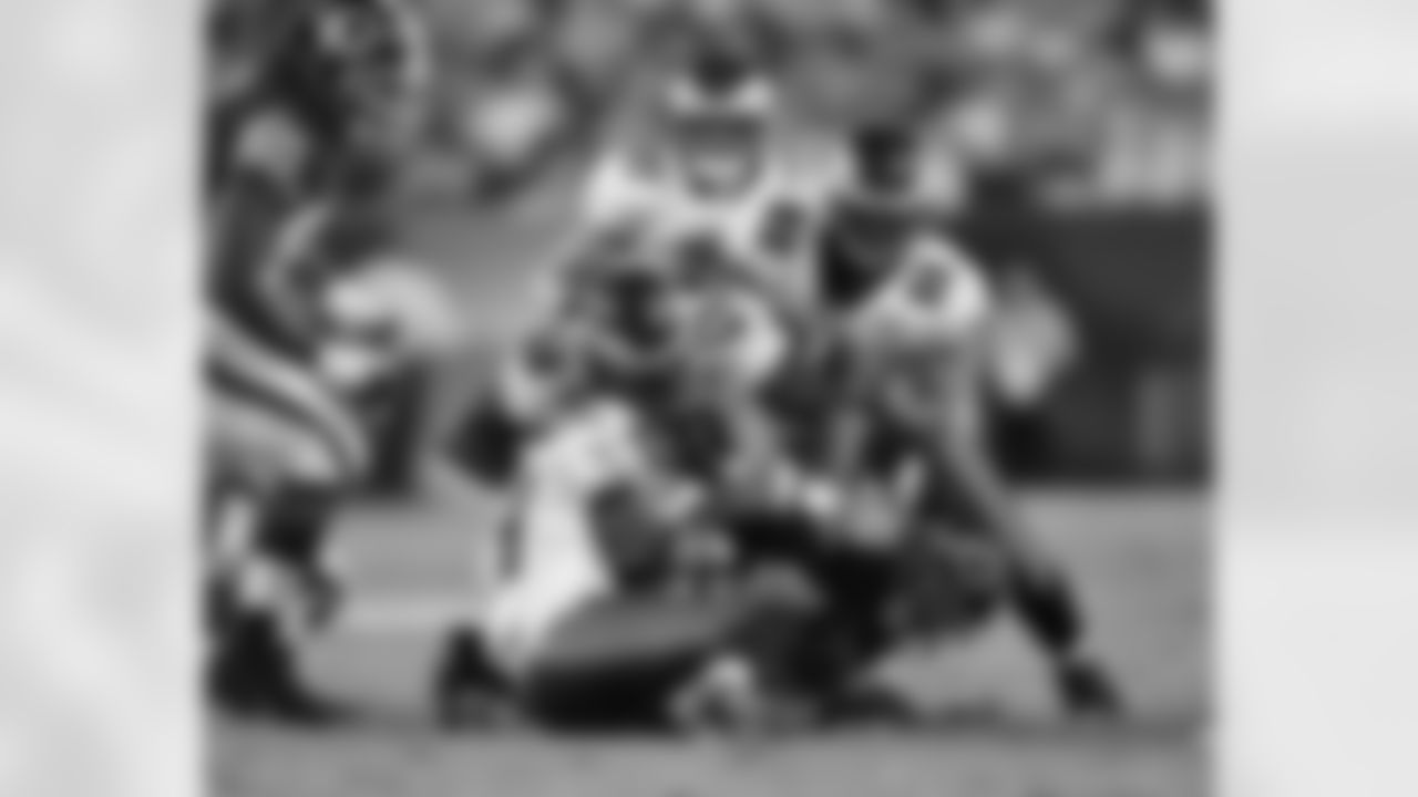 DE Trent Cole and Co. with stop on RB Clinton Portis
