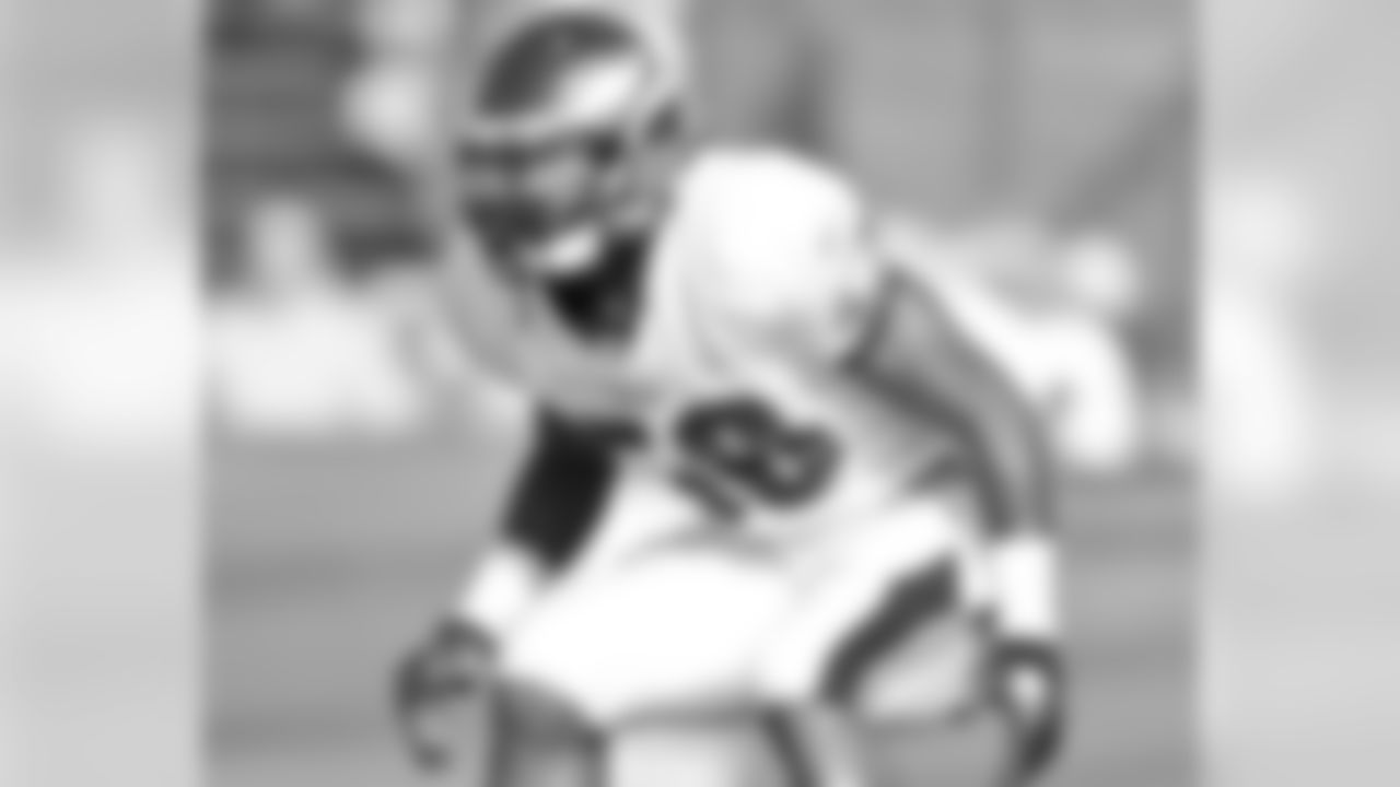 LB Ernie Sims eyes the offense