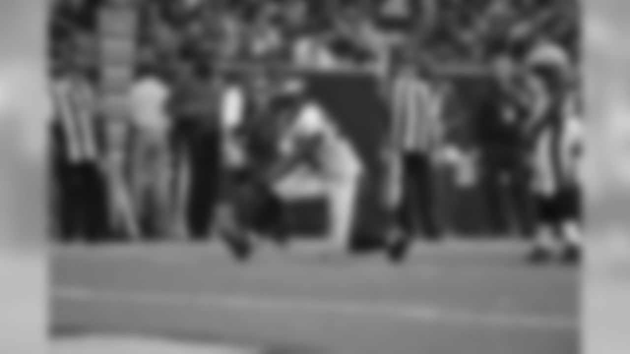 LB DeMeco Ryans celebrating his big hit