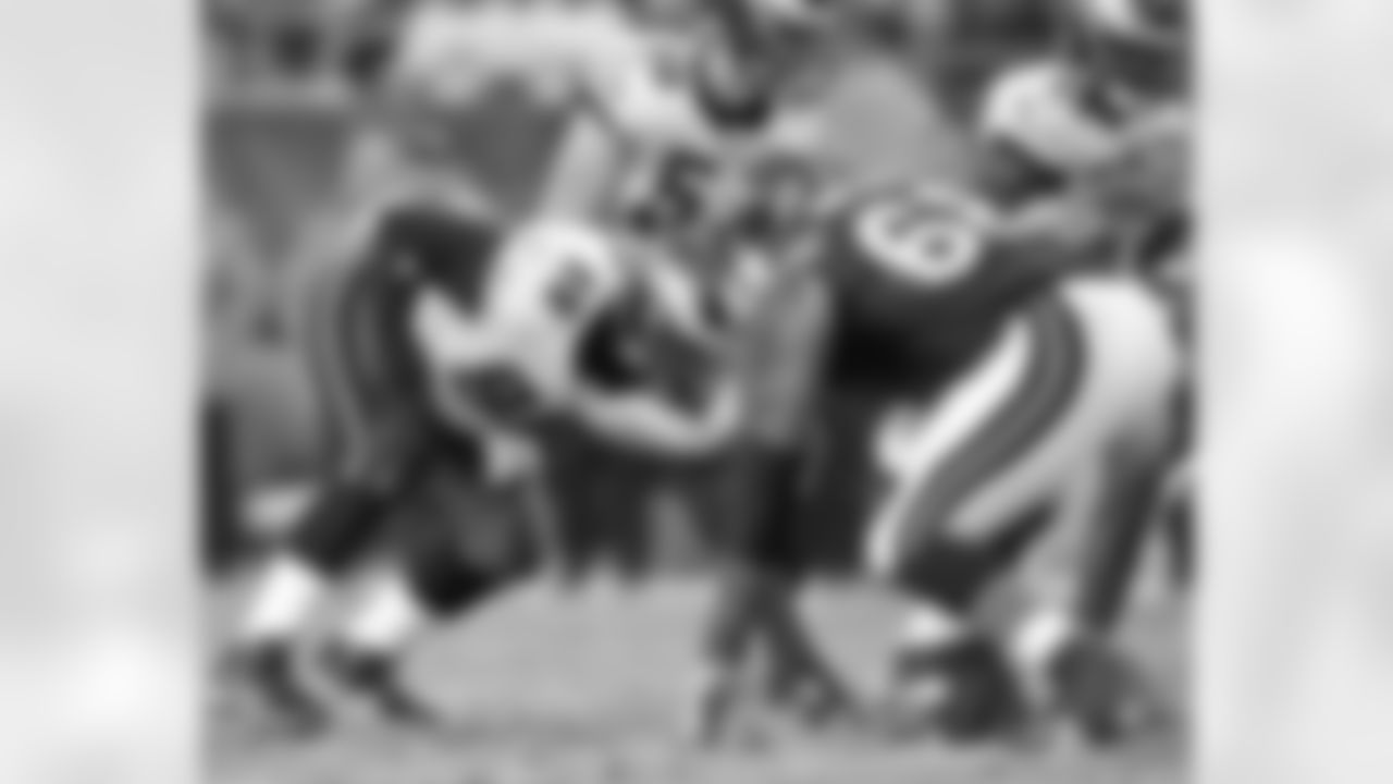 DT Antonio Dixon