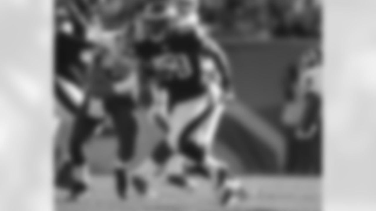RB LeSean McCoy with the carry