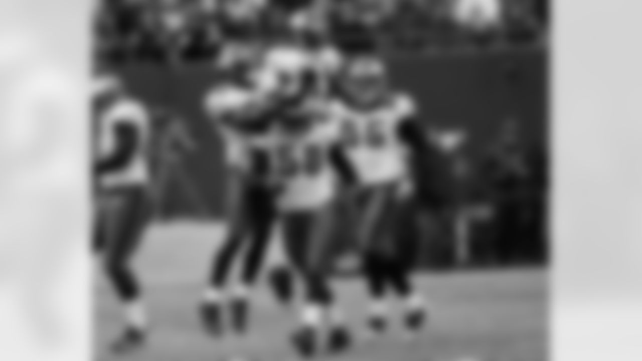 DE Trent Cole celebrating his blocked field goal with teammates