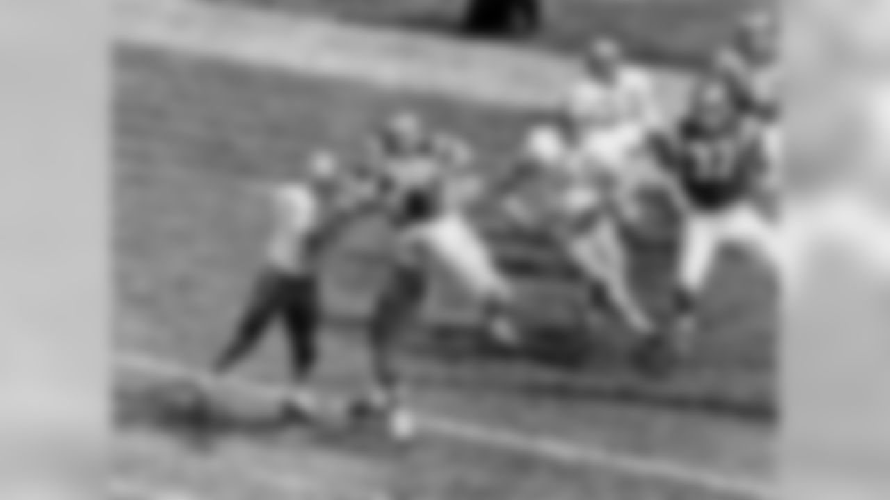 TE Mike Ditka brings in a touchdown pass in 1967