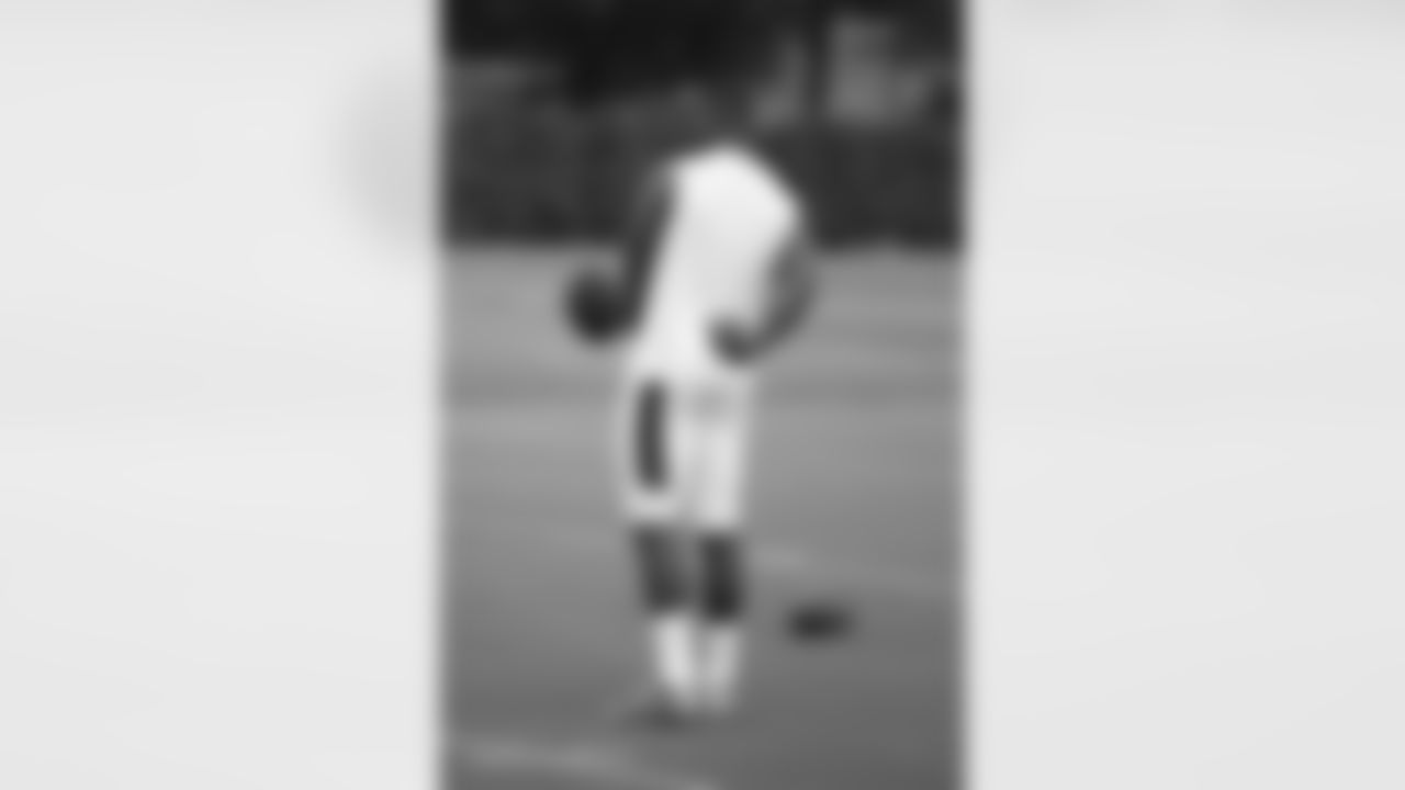 Behind the back from WR Jeremy Maclin