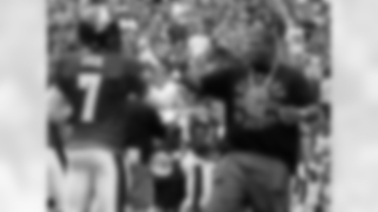 QB Michael Vick and former offensive lineman Barrett Brooks