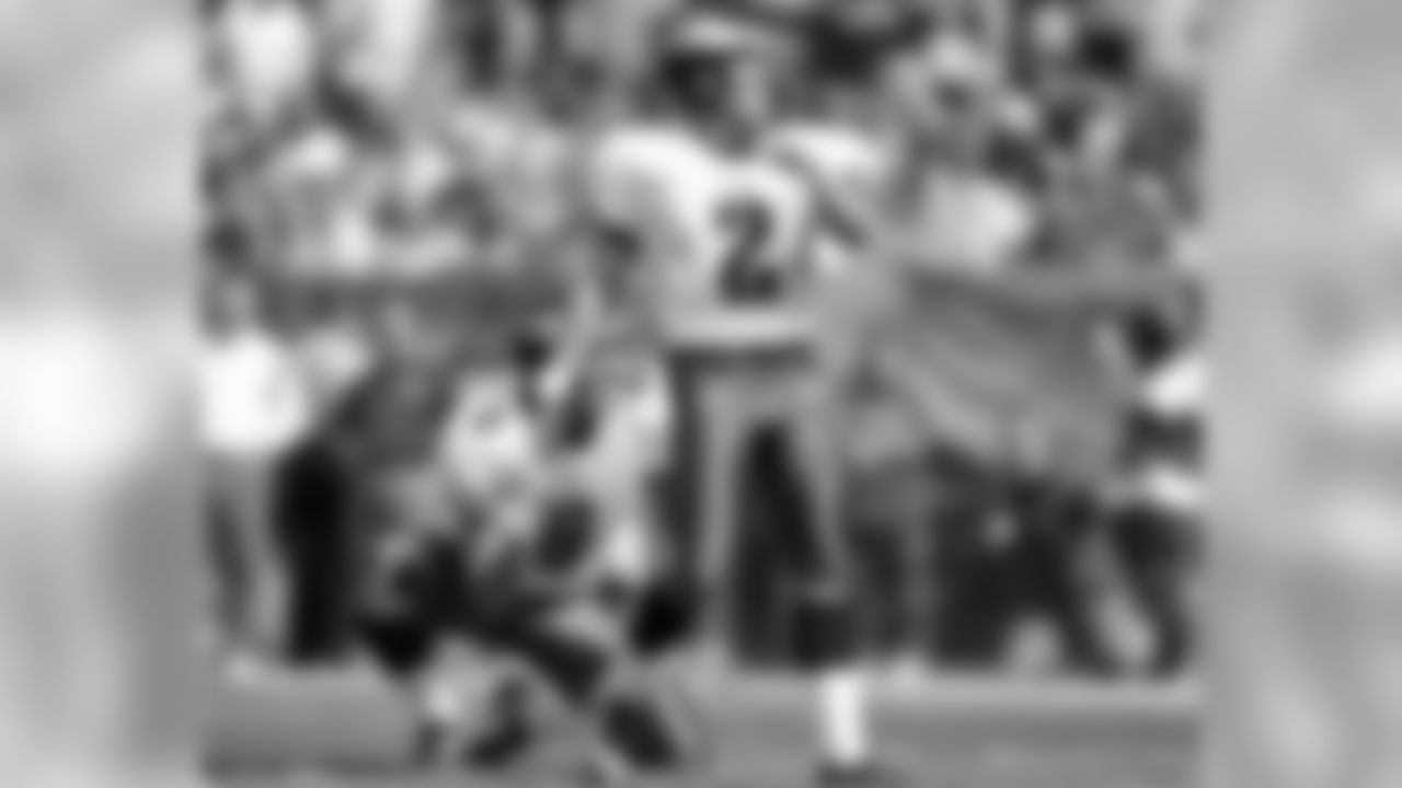 K David Akers watches FG attempt vs. Washington