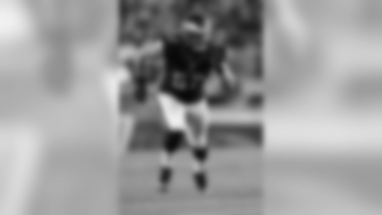 Travis Long was a collegiate standout at Washington State and was signed by the Eagles during Training Camp in 2013