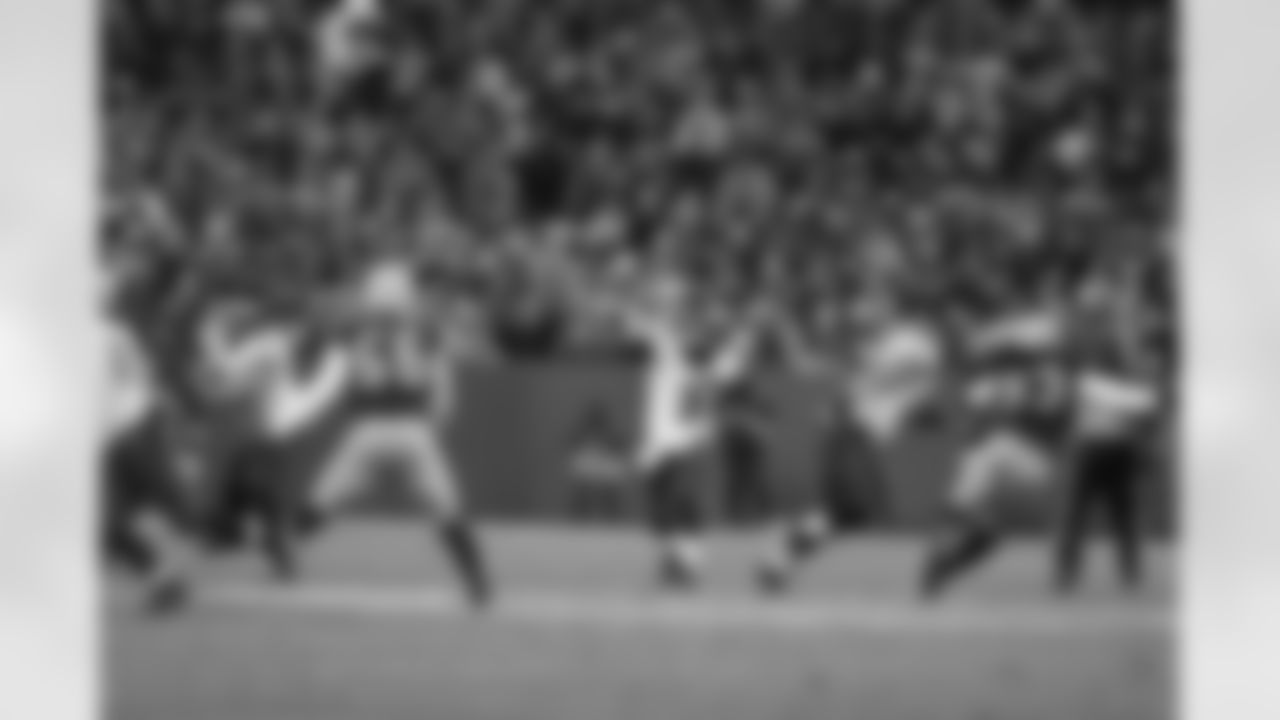 QB Mark Sanchez slinging the ball