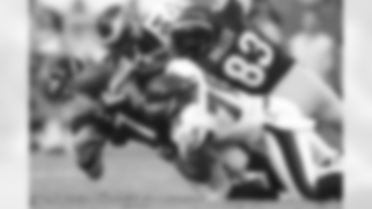 DE Brandon Graham and DE Phillip Hunt bring down Big Ben
