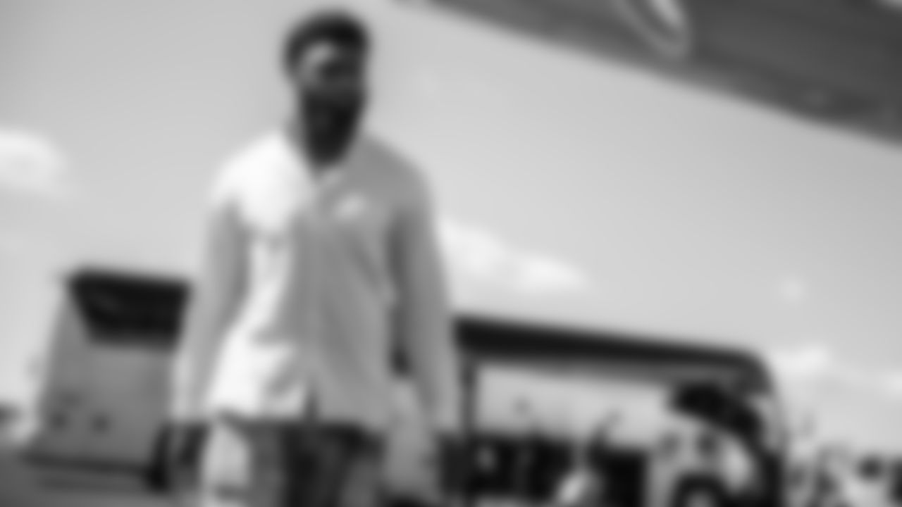 DE Josh Sweat