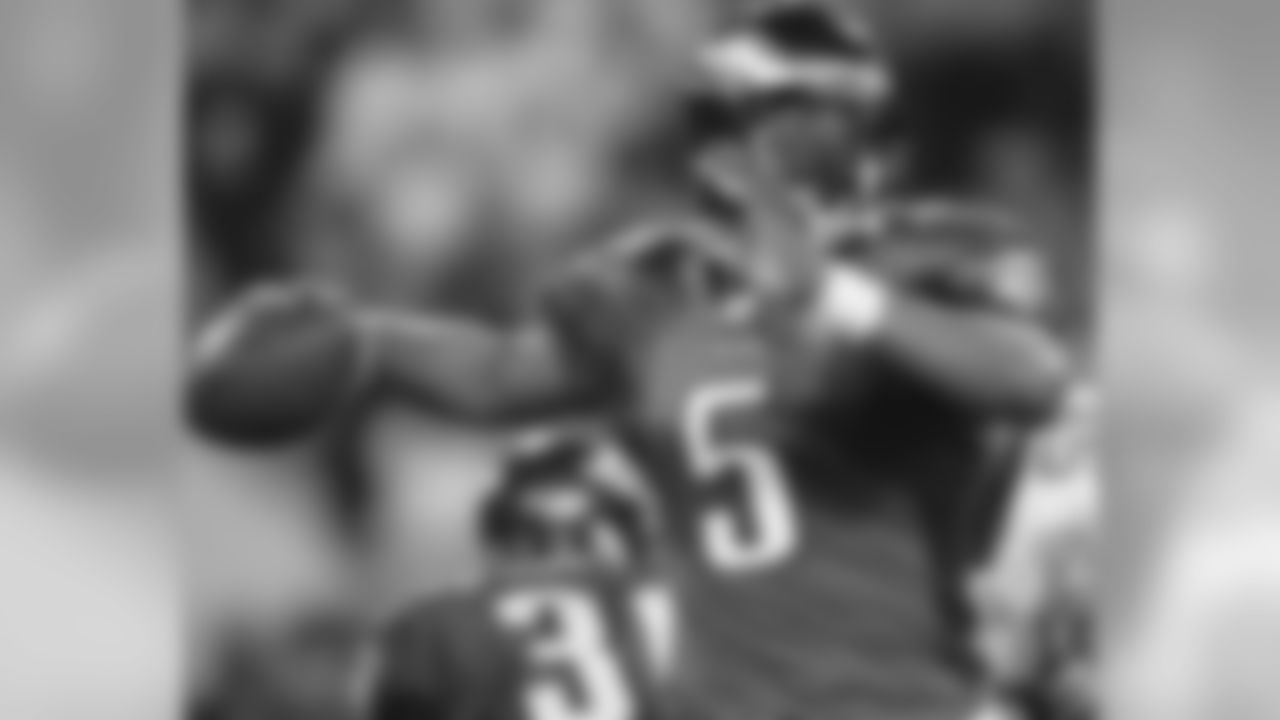 QB Donovan McNabb ready to throw