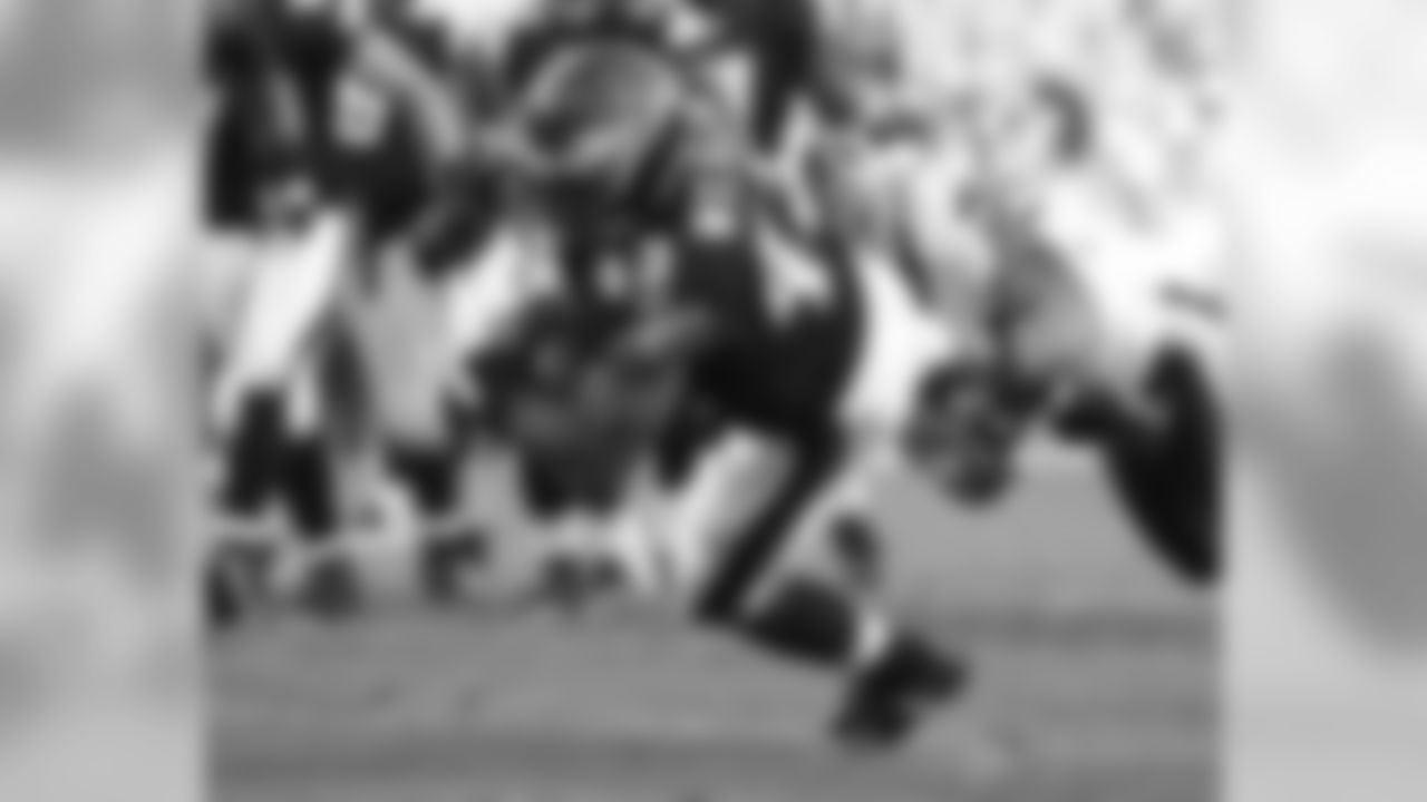 FB Leonard Weaver was involved in the run game vs. Washington