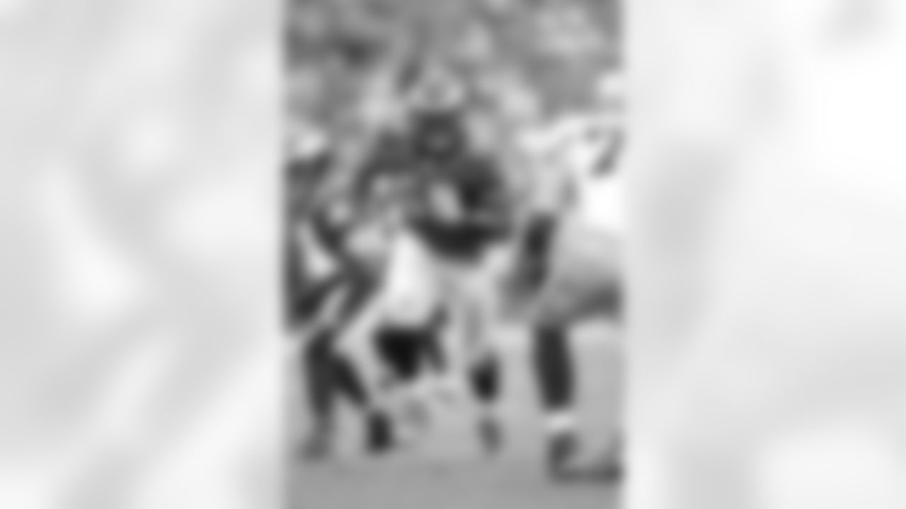 DE Trent Cole