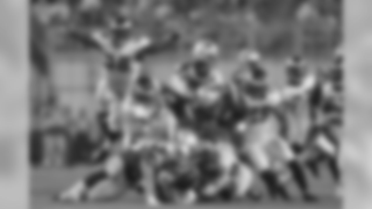 DE Trent Cole jumps in to join the Eagles defenders
