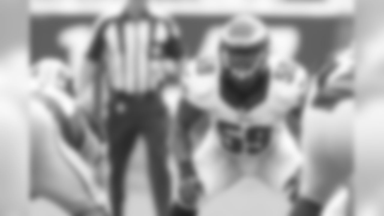 LB DeMeco Ryans ready for the play