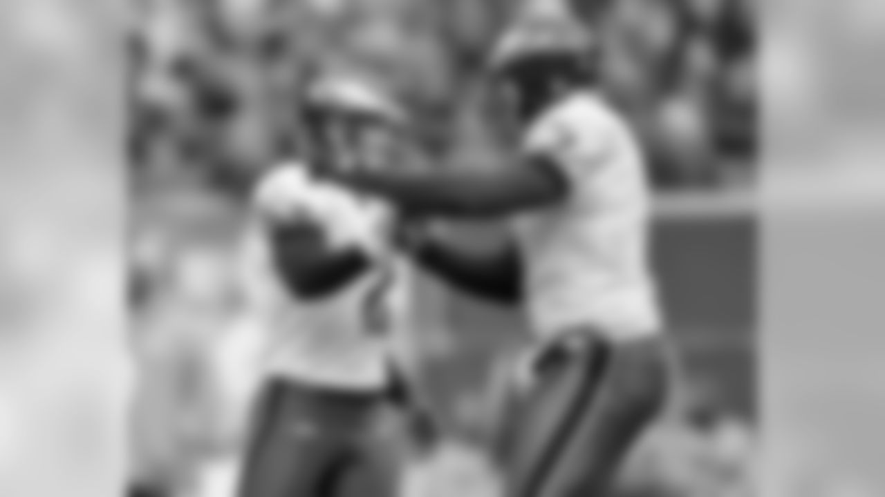 K David Akers is congratulated by P Sav Rocca after 51-yard FG