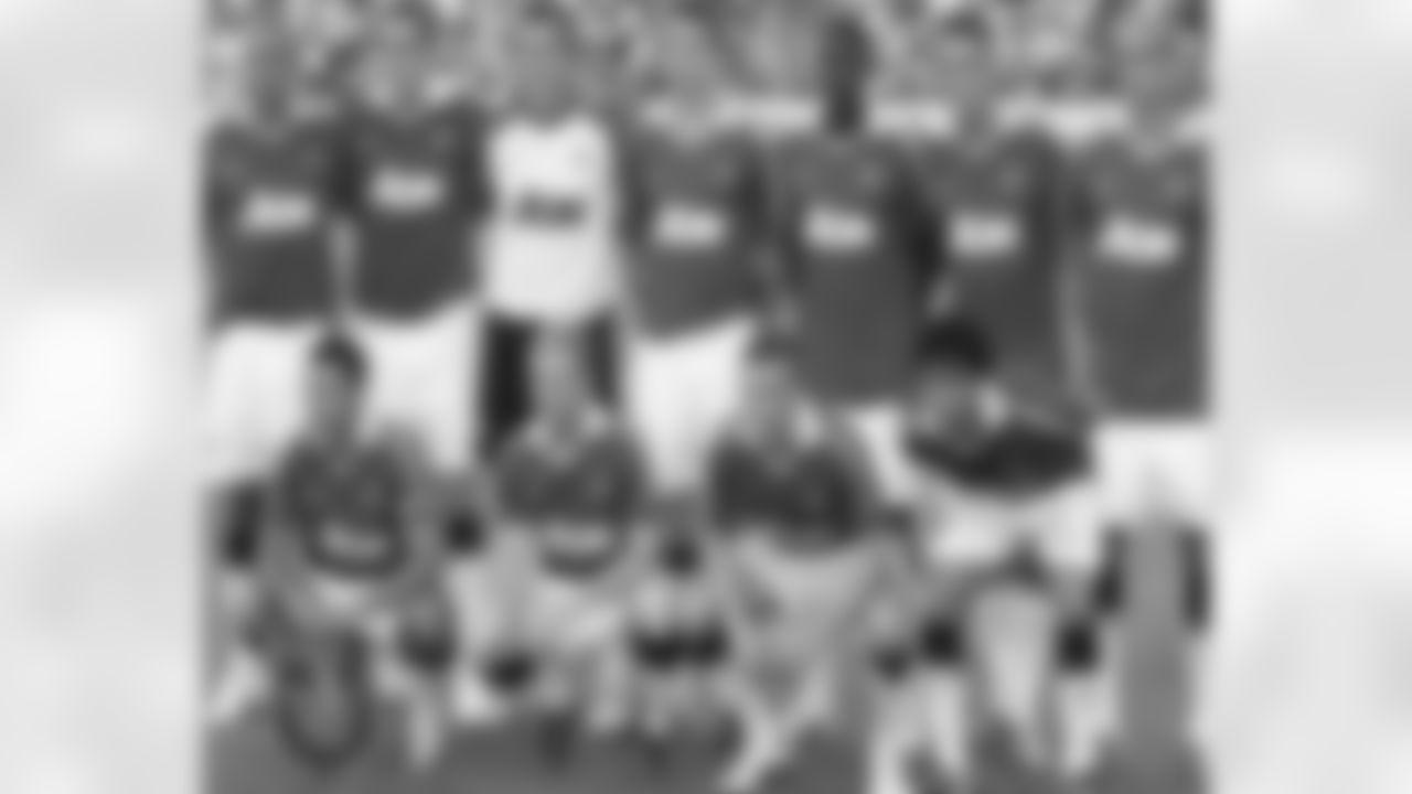 Manchester United pose for a quick picture
