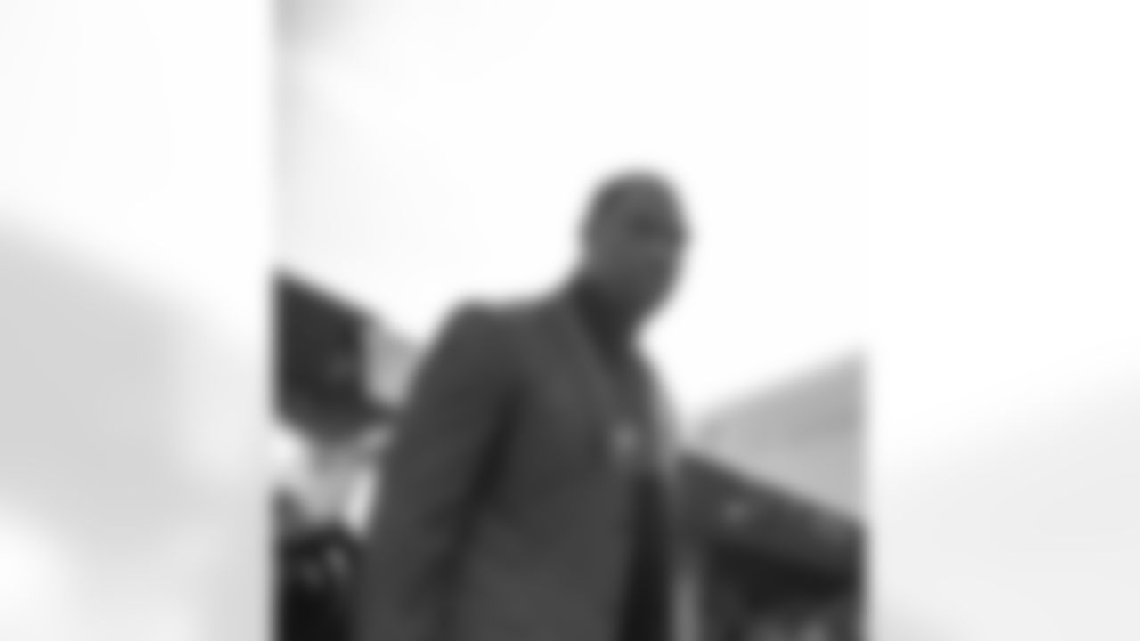 LB B.J. Bello