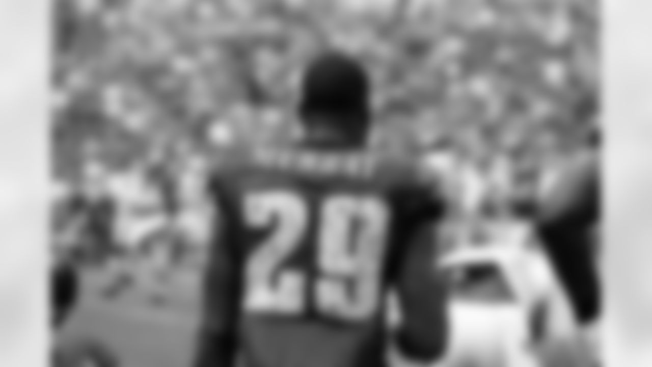 RB DeMarco Murray watches on
