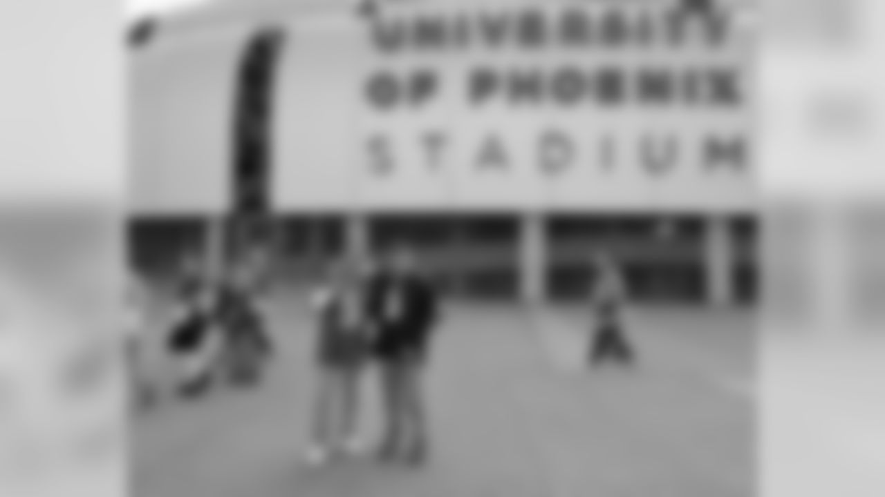 Fans outside of University of Phoenix Stadium