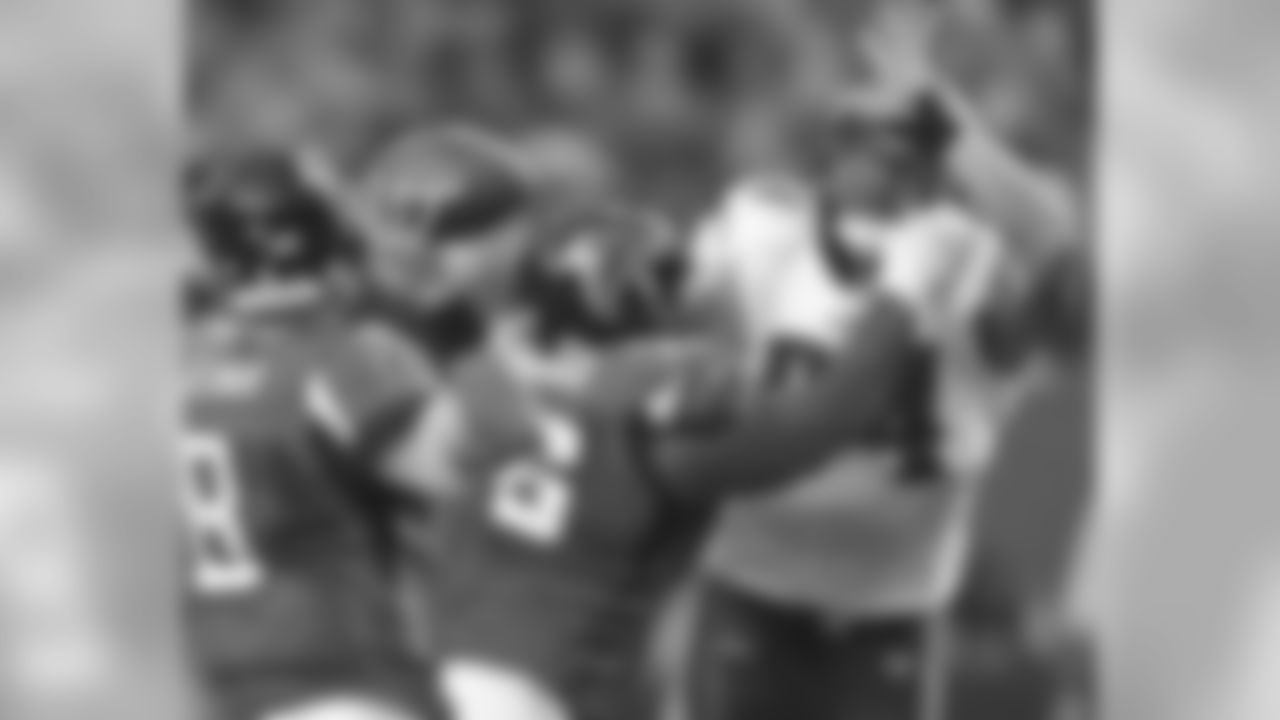 DE Jason Babin gets a hand up