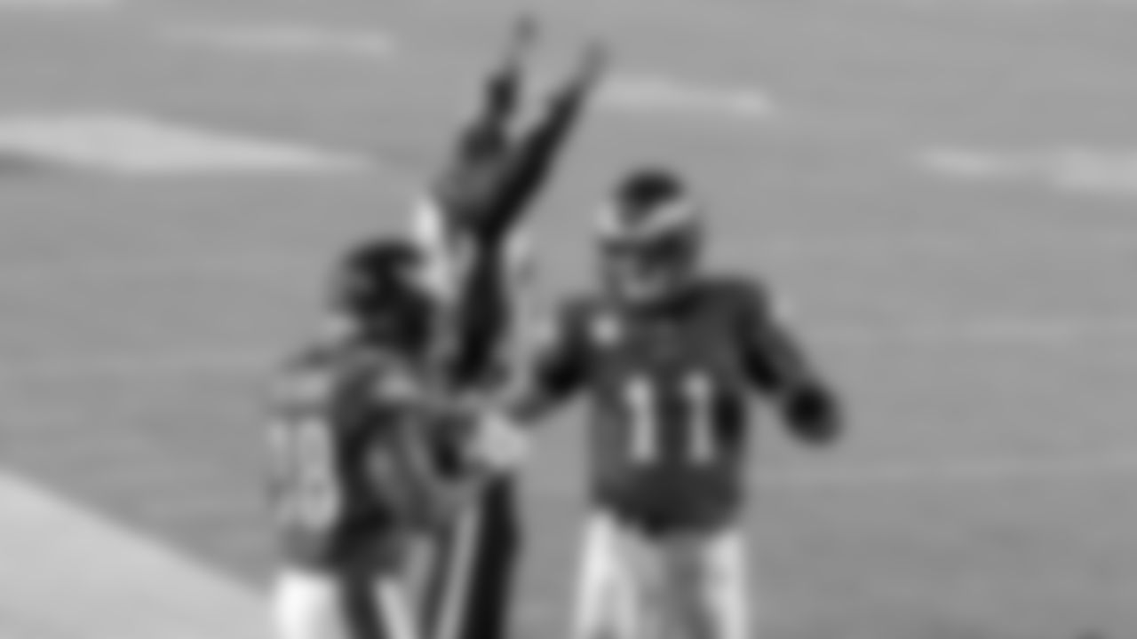 WR Jalen Reagor and QB Carson Wentz
Philadelphia Eagles vs. Dallas Cowboys at Lincoln Financial Field on November 1, 2020