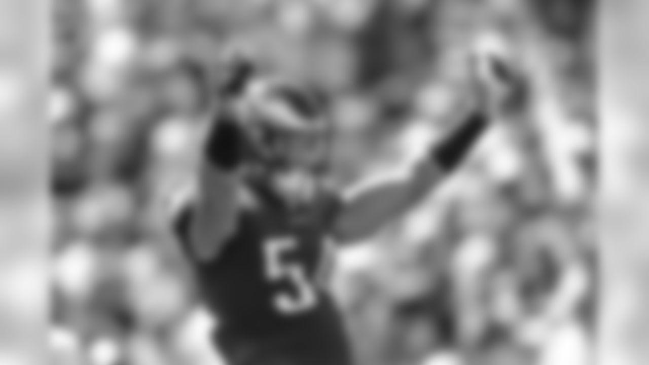 LB Kamu Grugier-Hill
Philadelphia Eagles vs. Tennessee Titans at Nissan Stadium on September 30, 2018
