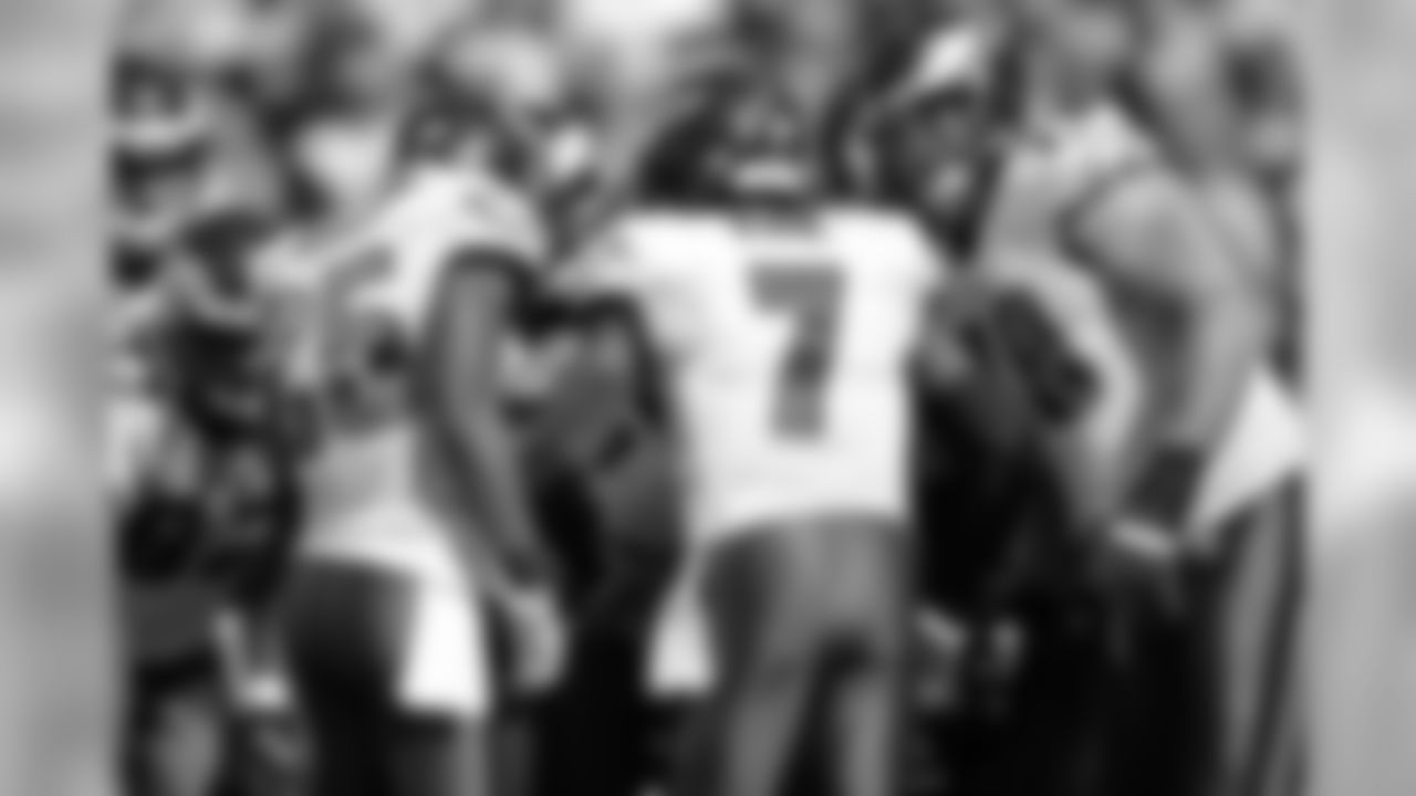 QB Michael Vick and the rest of the starting offense