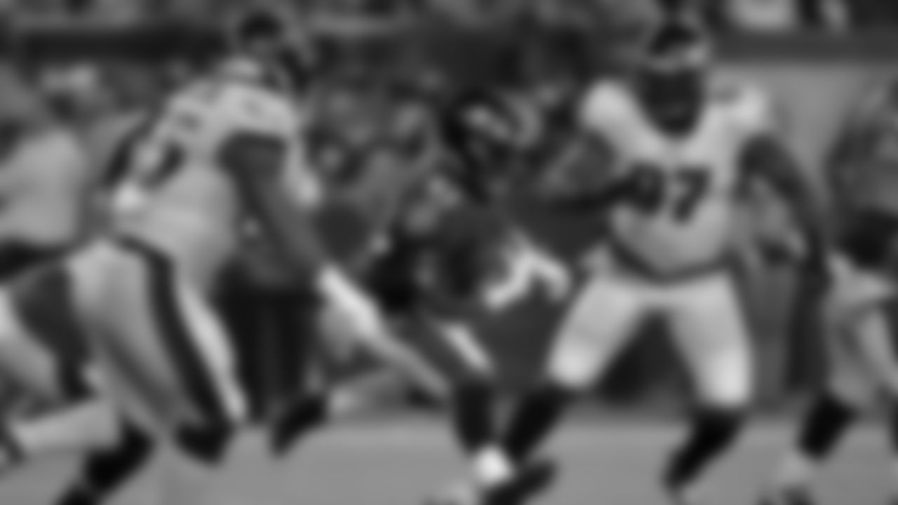 DE Brandon Graham and DT Malik Jackson zeroing in on a Ravens ballcarrier