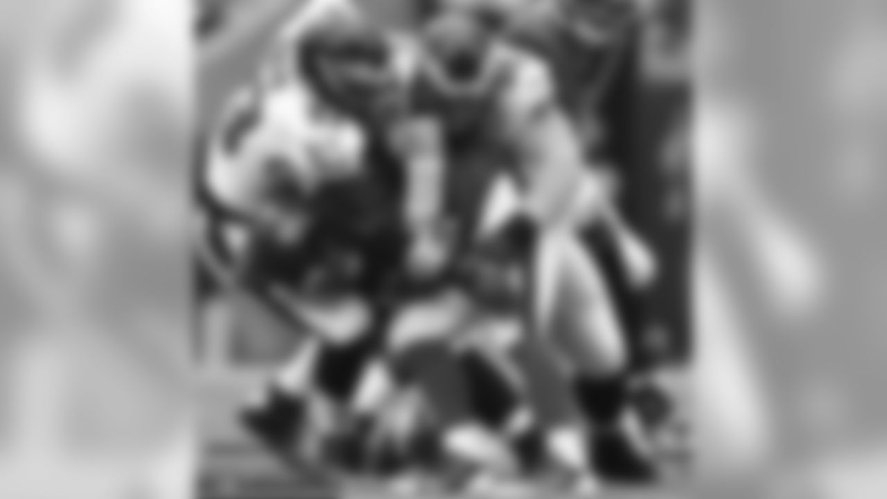 Week 9 - DE Brandon Bair and DT Beau Allen play a game of "Meet Me At The Quarterback"
