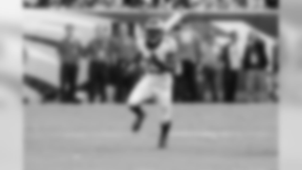 RB LeSean McCoy with the carry