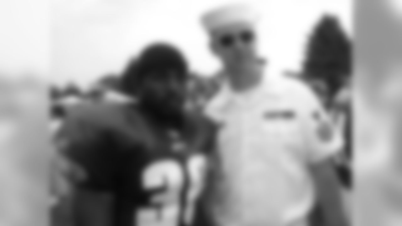 RB Brian Westbrook and a sailor pose for a snapshot following practice